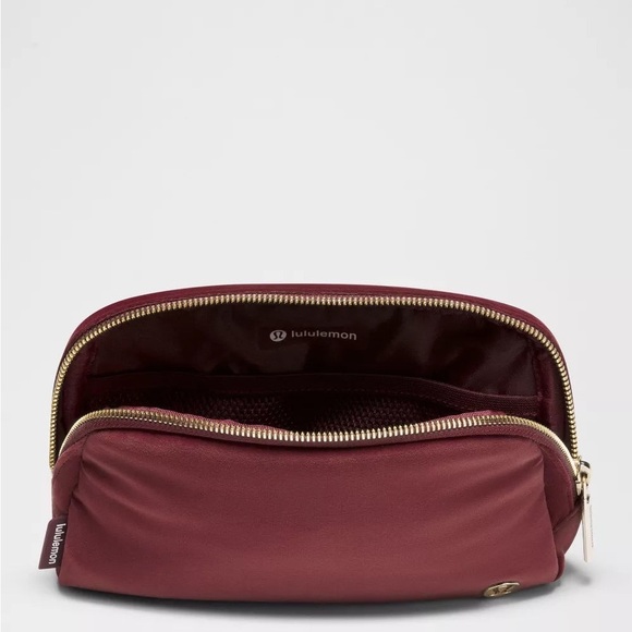 Everywhere Belt Bag Velour - Wine Berry Gold - Picture 3 of 3
